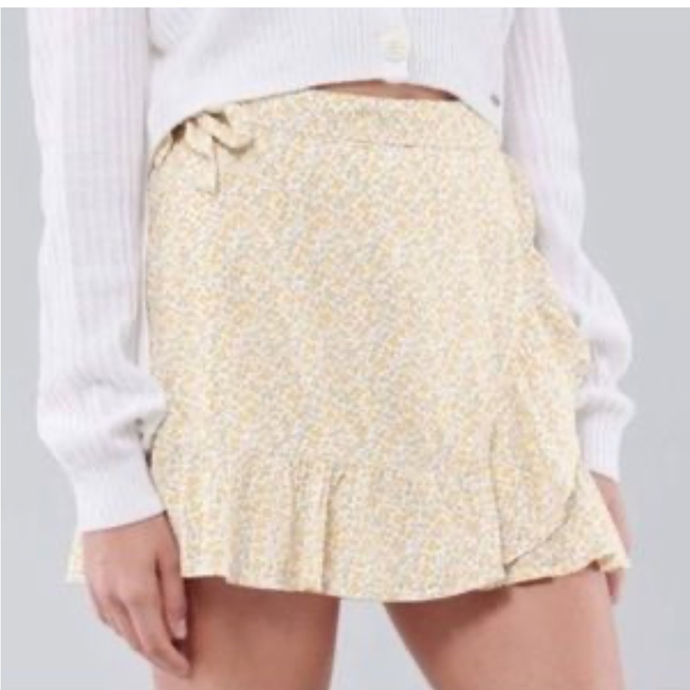 Yellow flower mini skirt